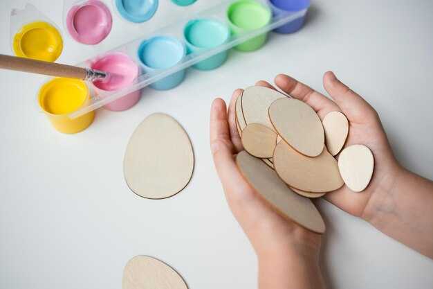 Необходимые инструменты: ножницы и клей