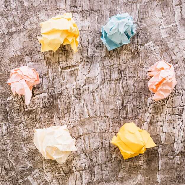 Дополнительные инструменты: ножницы, клей и текстуры