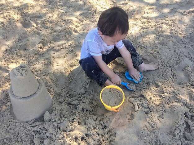 Как песок реагирует на воду?